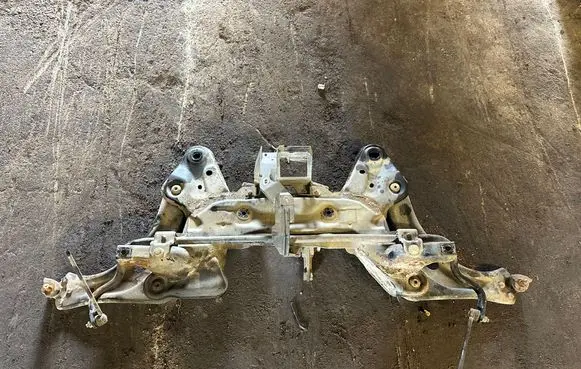 Peugeot 2008 I Front subframe