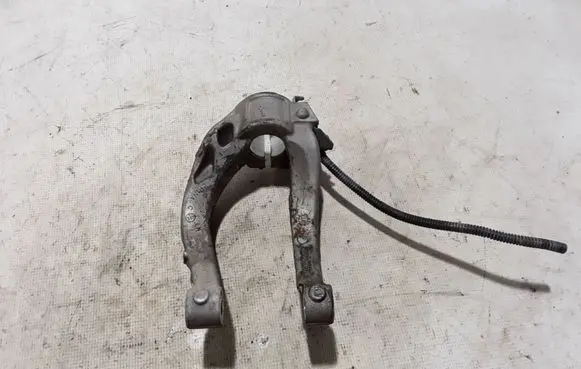 Volvo S60 Lower shock absorber bracket 31476122
