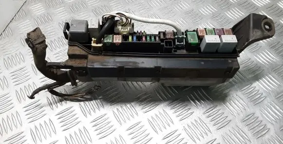 Toyota Avensis T250 Fuse module