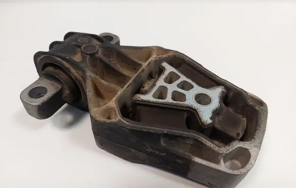 Mercedes-Benz CLA C117 X117 W117 Engine mount bracket A2462401209