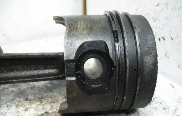 Renault 19 Piston with connecting rod 19D