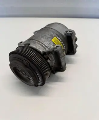 Volvo V70 Air conditioning (A/C) compressor (pump) 31308259 Z0010344A