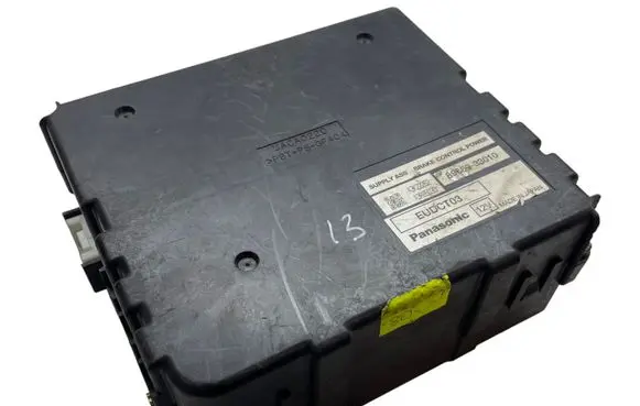 Lexus RX 330 - 350 - 400H Brake system control unit/module 8968033010 A3K22262 A3R85030