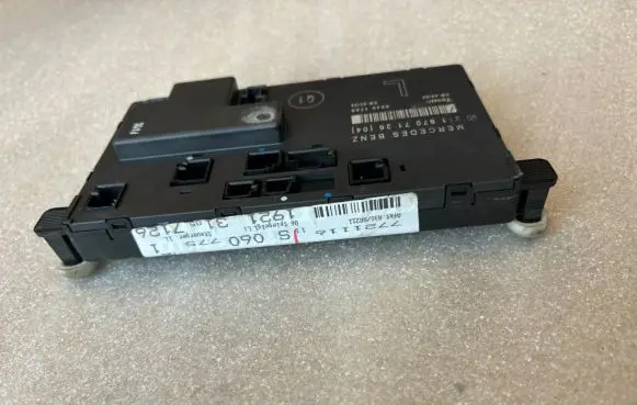 Mercedes-Benz E W211 Door control unit/module 2118707126 00401708 A2118707126