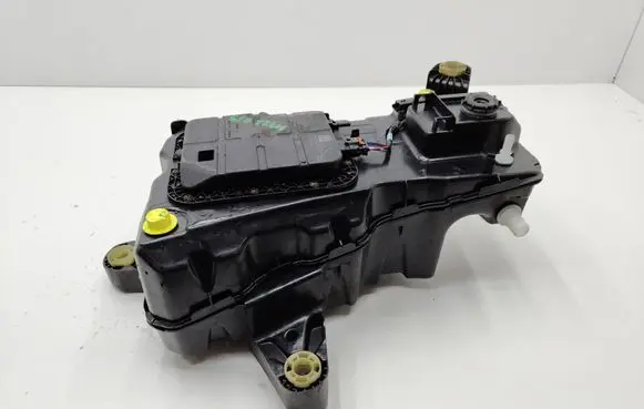 Citroen Berlingo AdBlue liquid reservoir P1012340