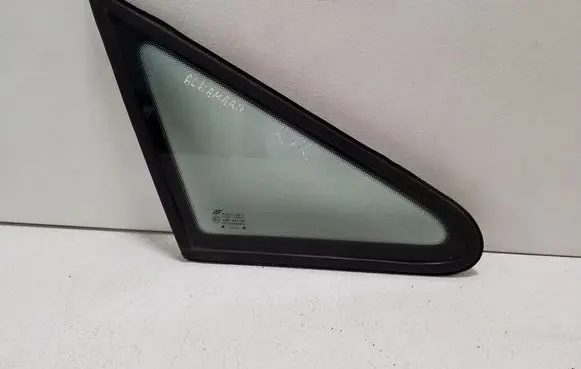 Seat Alhambra (Mk1) Front triangle window/glass 