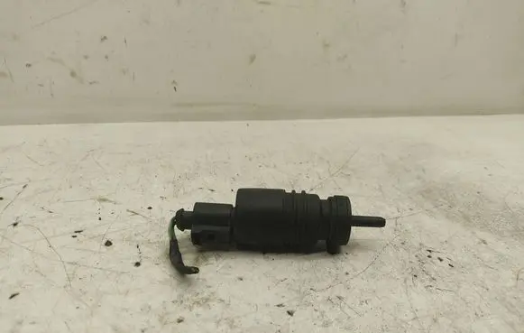 Volkswagen PASSAT B6 Windscreen/windshield washer pump 1J0973722