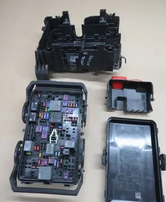 Opel Insignia B Fuse box set 39116626 082617917
