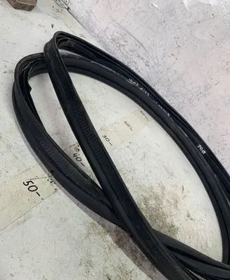 Renault Clio V Trunk rubber seal (body) 
