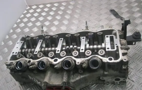 Honda FR-V Engine head 07SRNA8 BV736