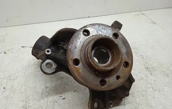 Volvo V70 Front wheel hub