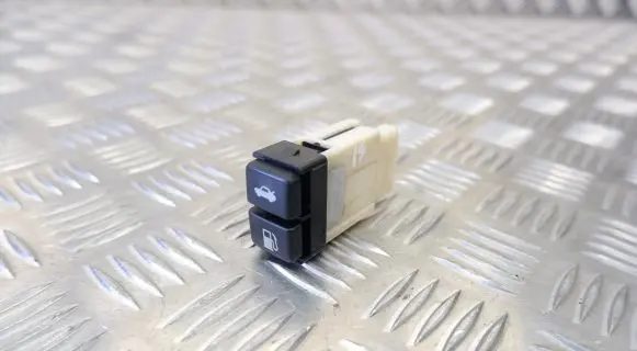 Lexus IS 220D-250-350 Tailgate opening switch 8484033050