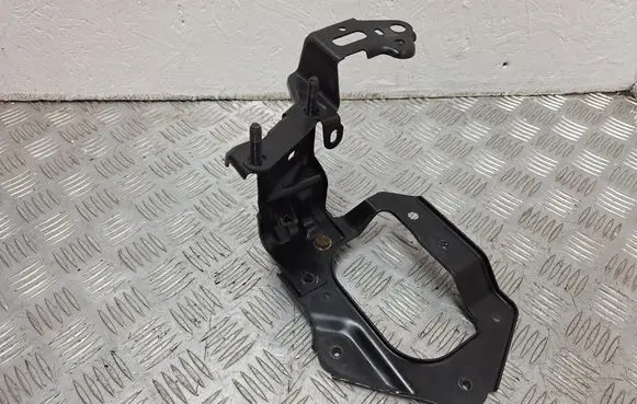 Toyota Avensis T270 Air filter cleaner box bracket assembly 177710R020