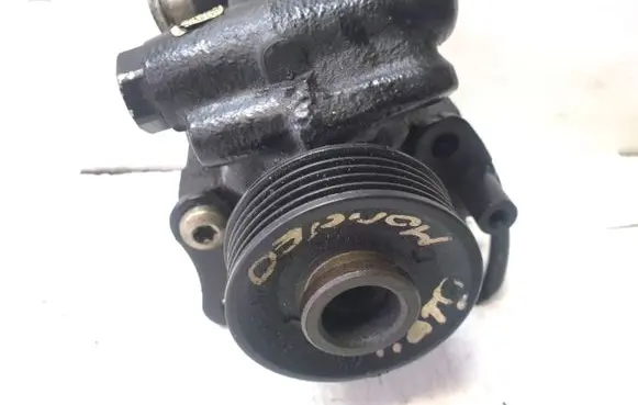 Ford Mondeo MK II Power steering pump 26025012