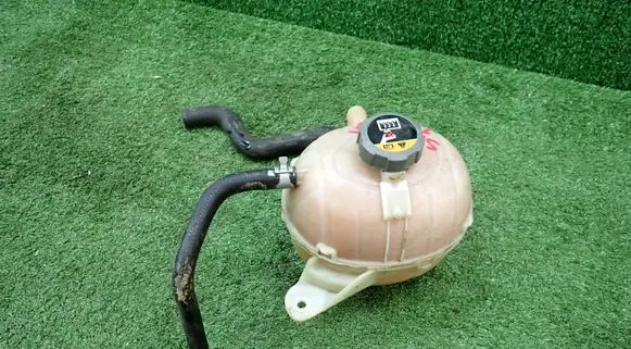 KIA Sportage Coolant expansion tank/reservoir 25430N7200