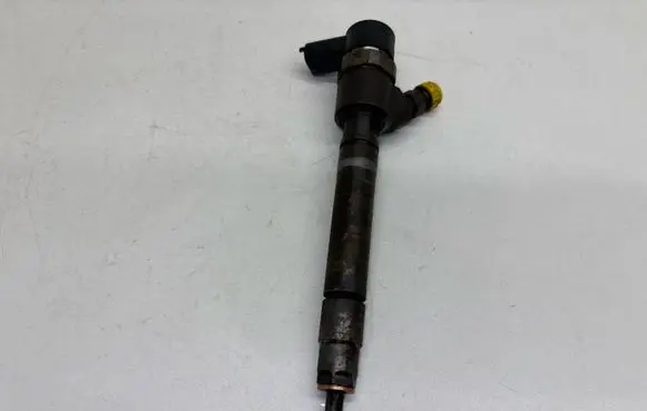 Volvo S60 Fuel injector 30750283