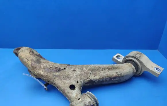 Lexus IS 220D-250-350 Front lower control arm/wishbone