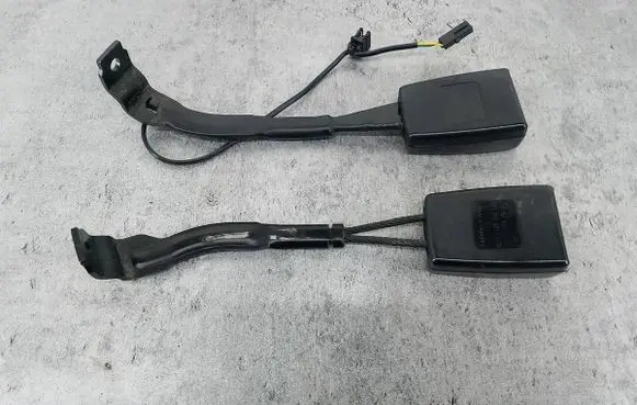 Skoda Octavia Mk2 (1Z) Front seatbelt buckle 