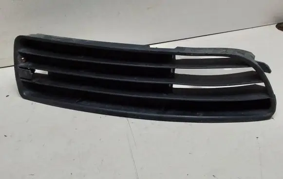 Audi A4 S4 B5 8D Front bumper lower grill 8D0807346G