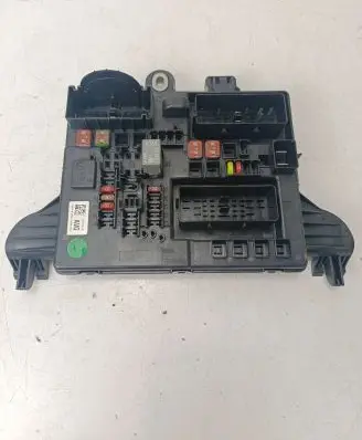 Opel Insignia A Fuse module 22737765