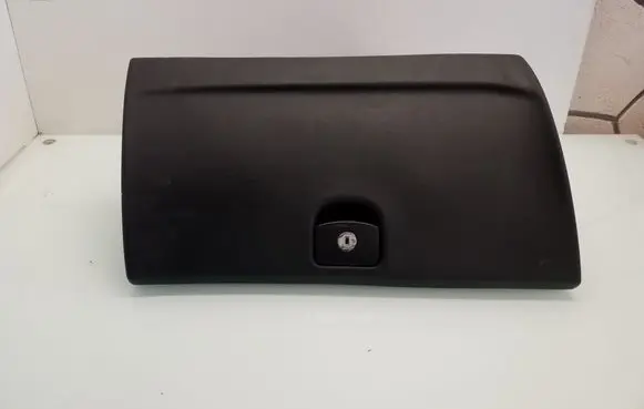 Peugeot 407 Glove box