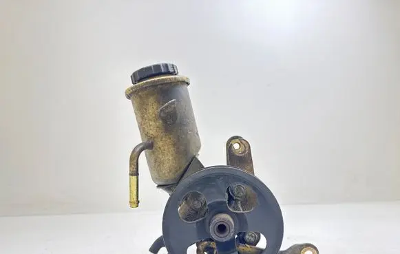Toyota Yaris Power steering pump