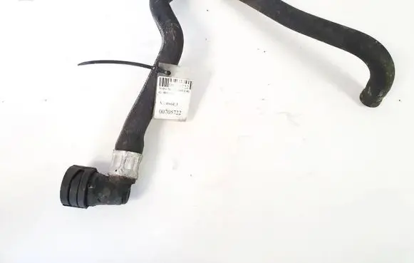 Volvo XC90 Engine coolant pipe/hose 8684526