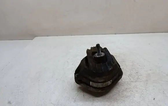 BMW 5 E60 E61 Engine mount bracket 6769874