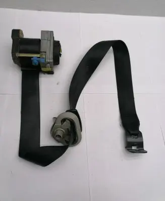 Volkswagen Golf IV Front seatbelt 1J4857705J