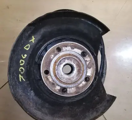 Volvo V70 Rear wheel hub spindle/knuckle 