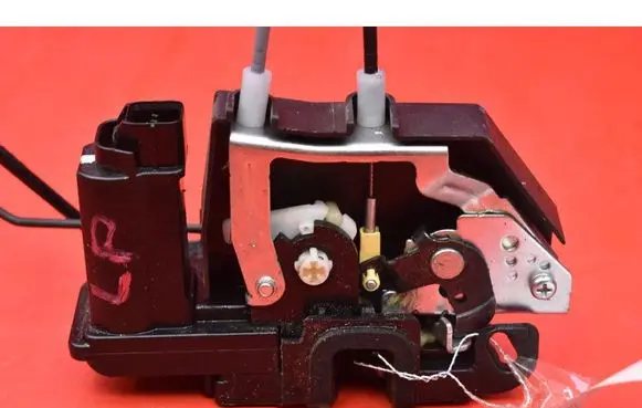 Hyundai i10 Front door lock