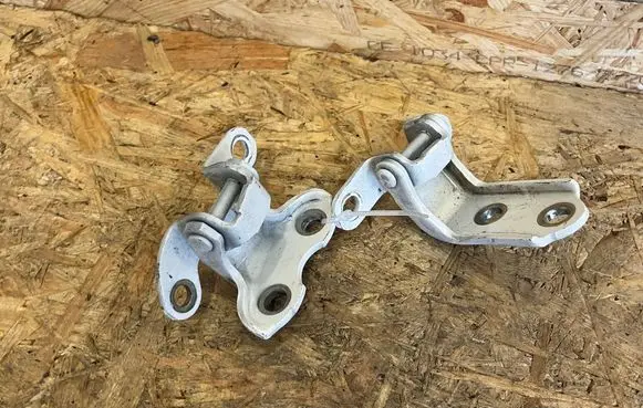 Rear door hinge set