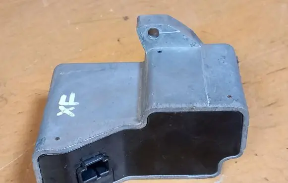 Jaguar XF X250 Steering wheel lock 8W833K772BA