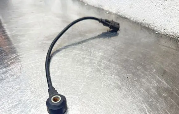 Opel Zafira A Detonation knock sensor 90536392