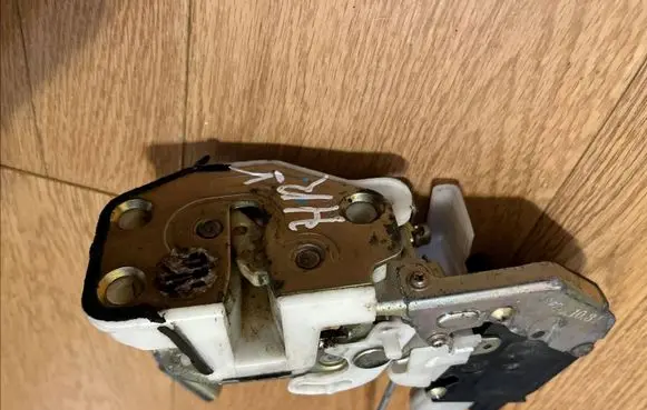 Honda HR-V Rear door lock