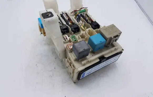 Toyota Prius (XW20) Fuse module 3J310287 9311 308290399