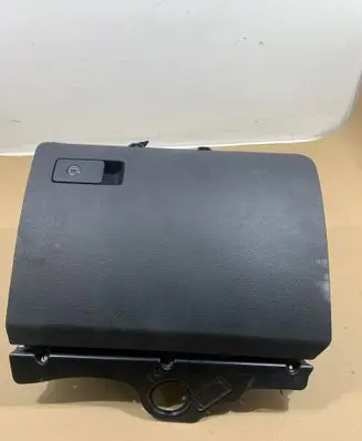 Volkswagen PASSAT B6 Glove box