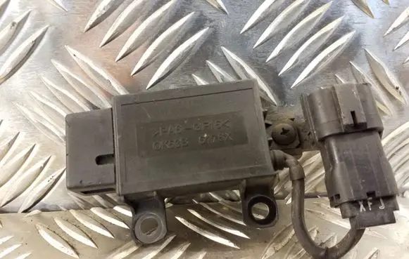 KIA Carens I Coolant fan relay OK53B6176X