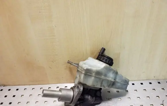 Master brake cylinder