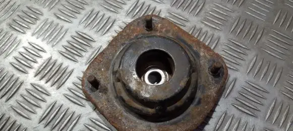 Chrysler Neon II Coil spring mount 