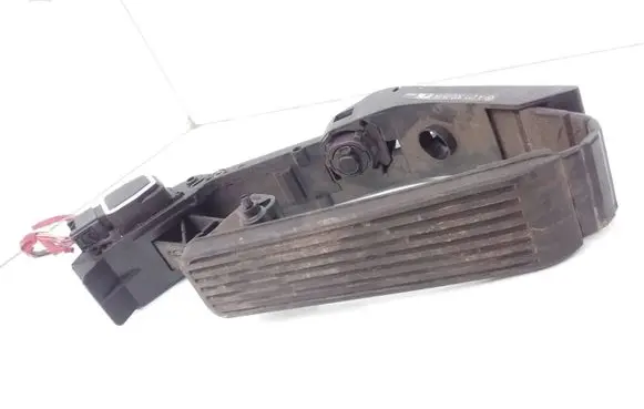 Mercedes-Benz CLS C219 Accelerator throttle pedal A2113000504