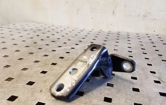 Mitsubishi Outlander Rear door lower hinge