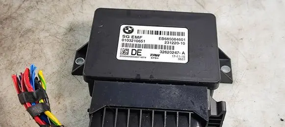 BMW 5 F10 F11 Hand brake control module 6850846 23122010 0103210651