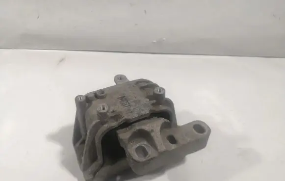 Volkswagen PASSAT B7 Engine mount bracket 1K0199262