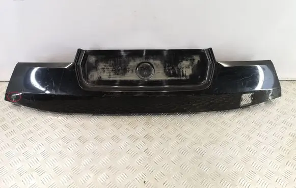 Rear bumper trim bar molding