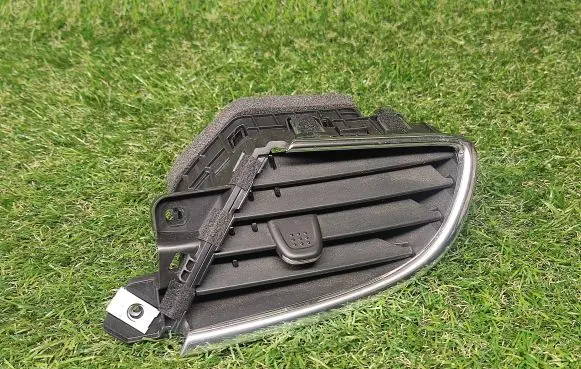 Buick Encore I Dashboard side air vent grill/cover trim 42570818