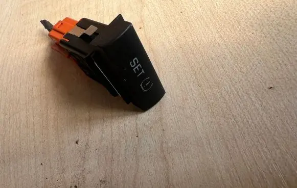 Skoda Octavia Mk2 (1Z) TPMS reset button 1Z0927127A