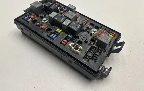 Chevrolet Camaro Fuse module 22760635