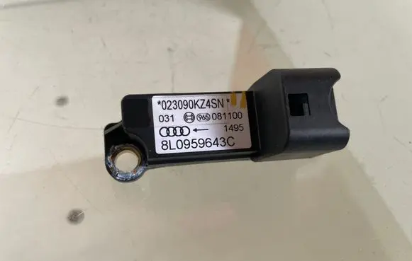 Audi A3 S3 8L Airbag deployment crash/impact sensor 8L0959643C 081100 023090KZ4SN