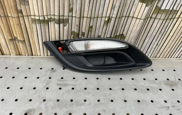 Opel Astra J Front indicator light 13367143 662588537